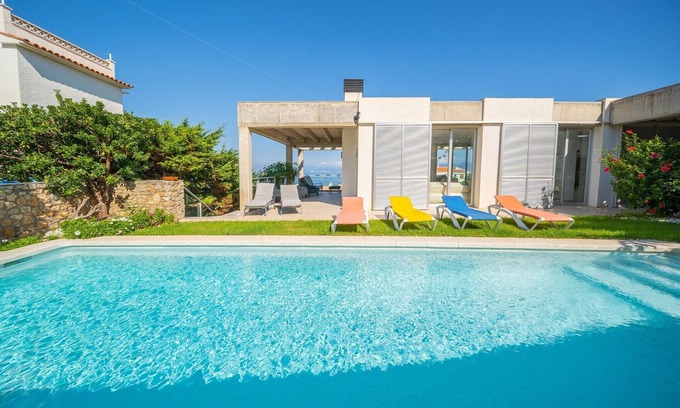 L'Escala Villa | Villa in L’Escala near Illa Mateua Beach