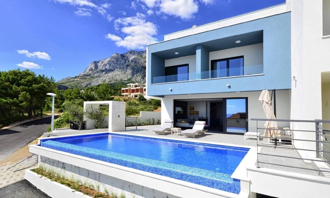Veliko Brdo House | Villa in Makarska with open roof terrace and heated pool