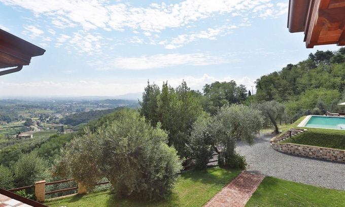 Lucca Villa | Villa in Santo Stefano with 5 bedrooms sleeps 10