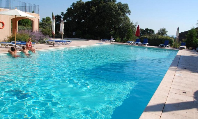 Saumane-de-Vaucluse Villa | Villa in Saumane near Golf Course and Pool