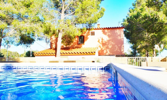 Les Planes del Rei Villa | Villa Indépendante de 2 Appartements et Piscine Privée, Idéal Pour les Familles!