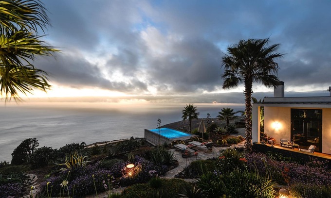 Puntagorda Villa | VILLA INFINITE PLACE nModern Bauhaus design villa with fantastic sea views