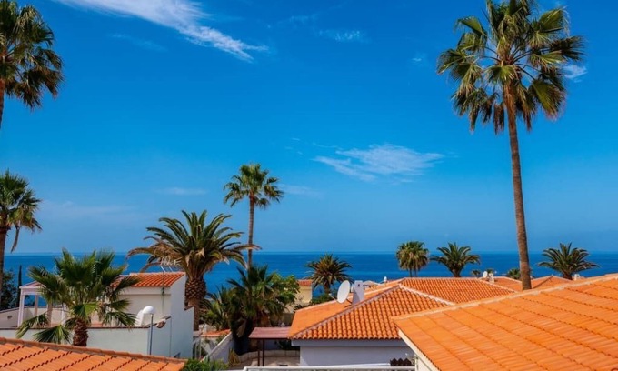 Callao Salvaje Ski Chalet | Villa Iris - Three Bedroom Chalet, Sleeps 5