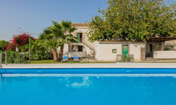 Giarre House | Villa Dogana, country house with pool overlooking the sea and Etna.