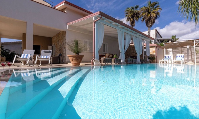 Santa Maria del Focallo Villa | Villa Zamia con piscina