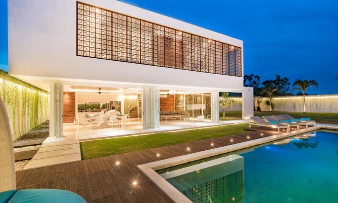 Sunset Road Villa | Villa Kamag Seminyak