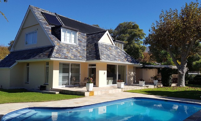 Lakeside Villa | Villa Karibu in Tokai