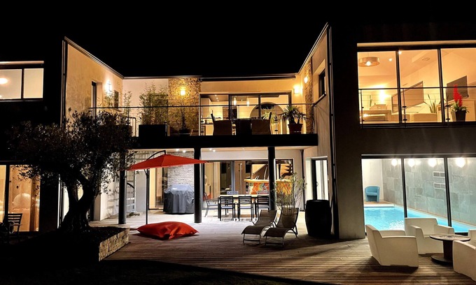 Baden House | Villa Kerdelan indoor pool