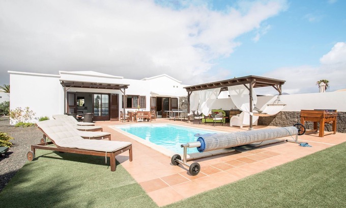 Playa Blanca Ski Chalet | Villa Kodotoma with Sea View, Mountain View, High-Speed Wi-Fi Garden, Terraces & Pool