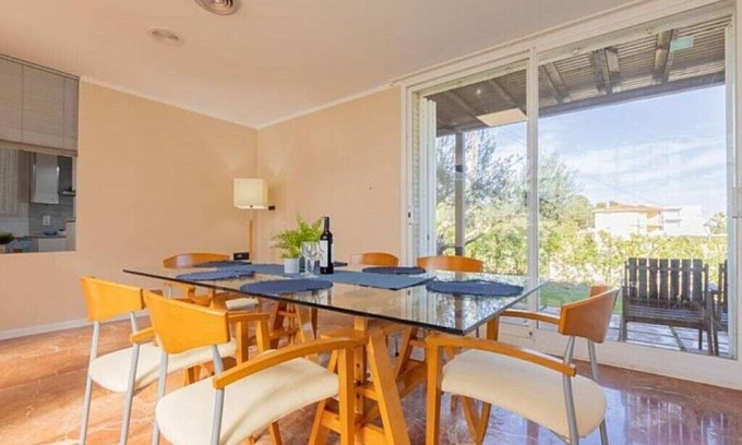 La Sagrada Familia Villa | Villa L'ampolla+piscina Privada, 10 Pers