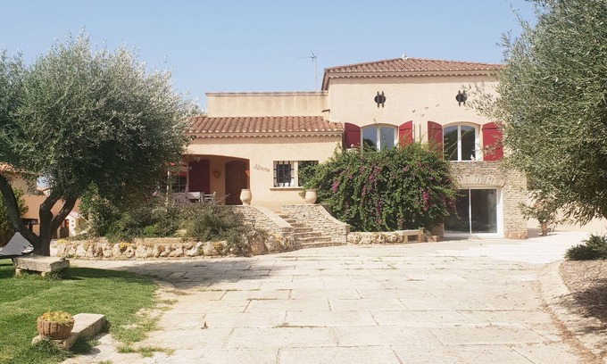 Lunel Villa | Villa "la noune" with fully air-conditioned pool near the beach