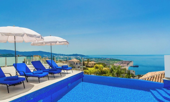 Salobrena Villa | Villa La Palmera with private pool and fantastic views