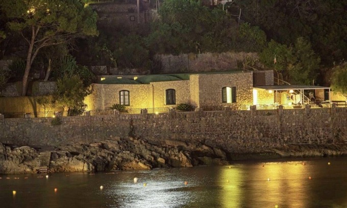Marina del Cantone Villa | Villa La Punta - by the sea - direct access to the sea