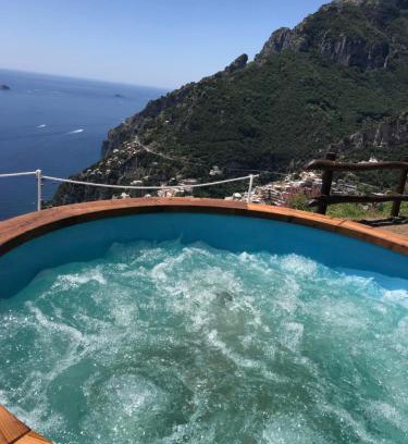 Montepertuso House | VILLA LA TAGLIATA spectacular jacuzzi tub amazing view and private parking garage