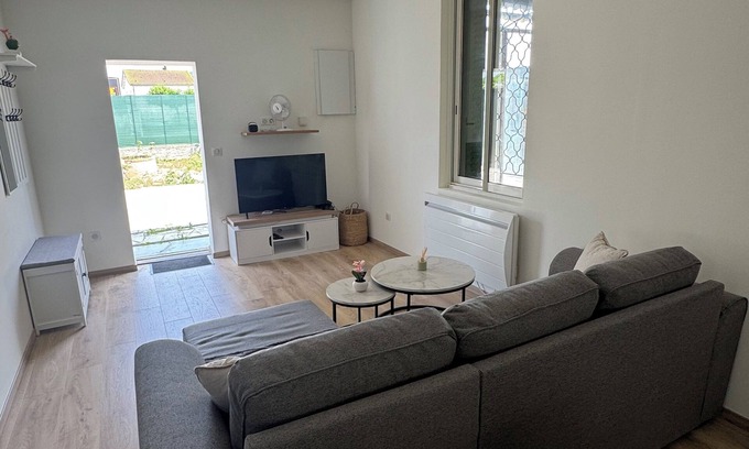 Toulouse Left Bank House | Villa LARRIEU House with garden and parking space