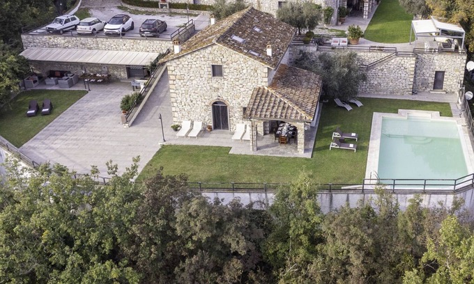 Calenzano Villa | Villa Le Croci beautiful tuscan villas with infinity p/pool