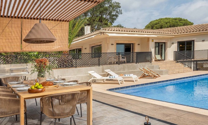 Santa Cristina de Aro Ski Chalet | Villa Le Grá - Beautiful property in Costa Brava