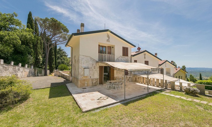 Monteverdi Marittimo Villa | Villa 'Le Querciolaie - Contessa 1' with Mountain View and Shared Pool