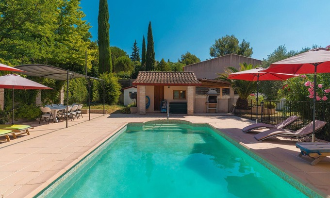 Cadenet Villa | Villa 'Le Verger Du Midi' with Shared Pool, Private Terrace and Wi-Fi