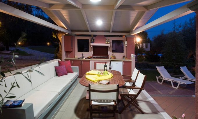 Kariotai Villa | Villa Levantes, villas close to beaches, shops, bakeries, restaurants and cafes