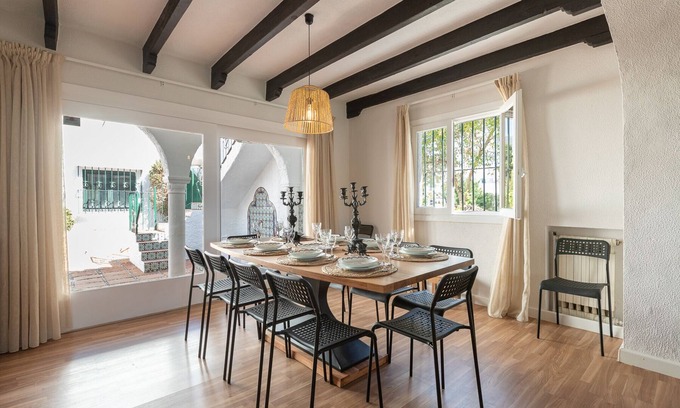 Marbella City Centre Villa | Villa Los Tres Almendros. Preciosa Villa de Estilo Andaluz,