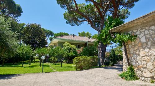 Sperlonga Bed & Breakfast | Villa Luisa B&B