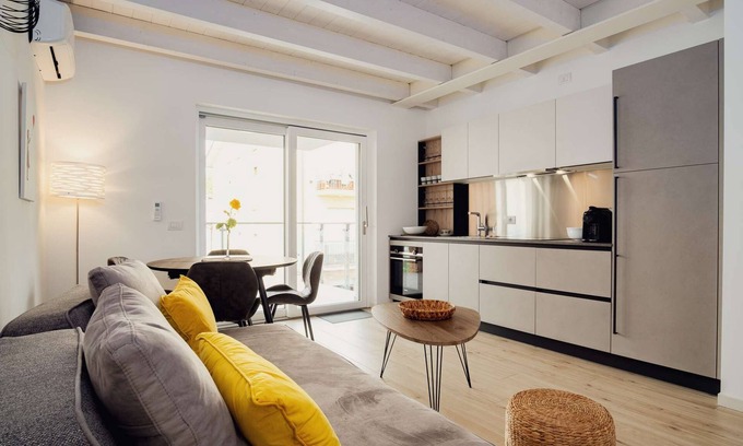 Bardolino Apartment | ๐Villa Luisa - Bella Casa ๐ | Modern Elegance in the Heart of Bardolino