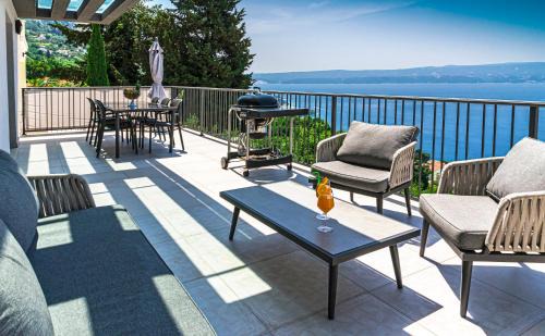 Borak Villa | Villa Luxury Dream, Indoor Heated Pool, 7 persons, Sea Views, Omiš