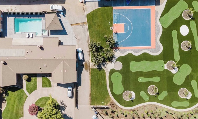 Stanislaus County House | Villa Luxury Family Getaway (Heated Pool)
