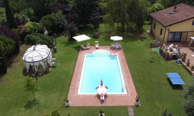Pisa Villa | Villa 'Luxury Pool and Garden' with Shared Pool, Wi-Fi and Air Conditioning
