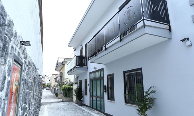 Pompei Apartment | Villa Magiola - Two-room apartment Bacchus 200 meters from the Pompeii excavations. Free parking