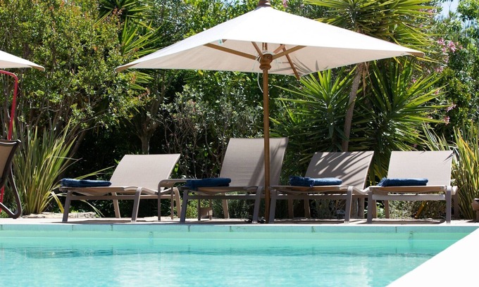 Saint-Cyr-sur-Mer Villa | Villa 'Magnifique Provençale 8-10' with Mountain View, Wi-Fi and Air Conditioning