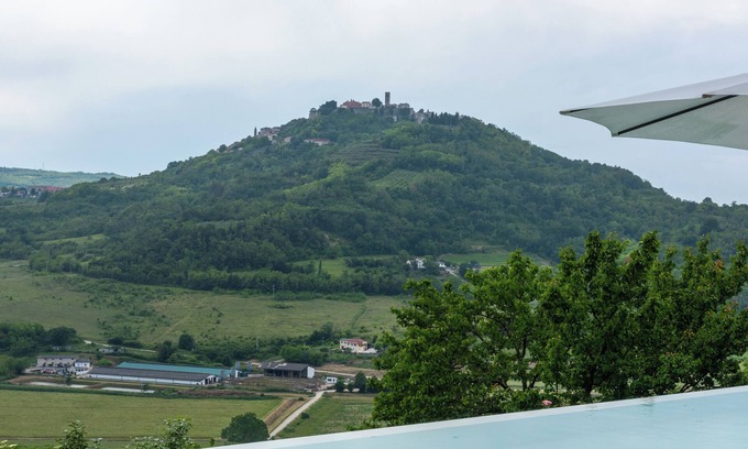 Motovun Villa | Villa Majestic Eye with infinity pool in nature paradise near Motovunn