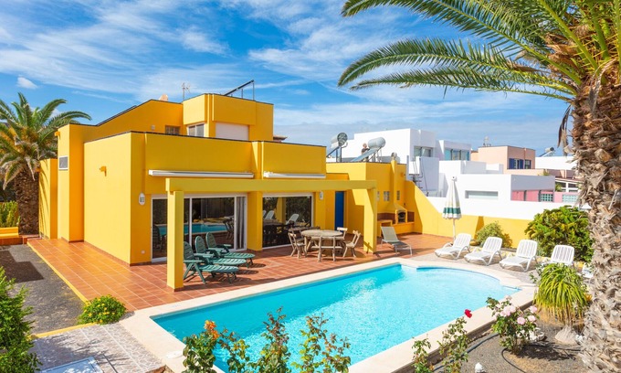 Corralejo Villa | VILLA MARIPOSA INCREDIBLE VIEWS NEXT TO THE SEA.