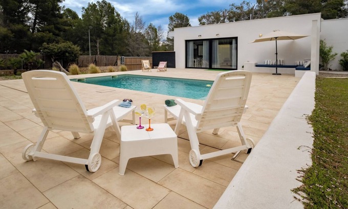 Calafat Ski Chalet | Villa Mediterranean private pool. Barbecue. Near beachs and Port Aventura