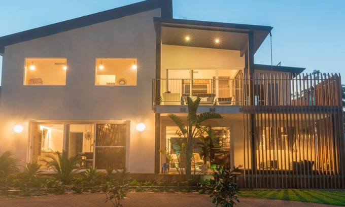 Narrawallee House | Villa Medusa Beach House & Resort Pool 150m to Beach