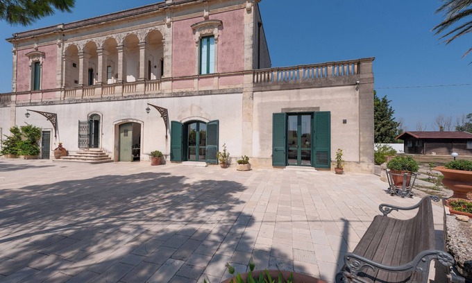 Arnesano Villa | Villa 'Minioti Apartment A-B' with Shared Terrace, Wi-Fi and Air Conditioning