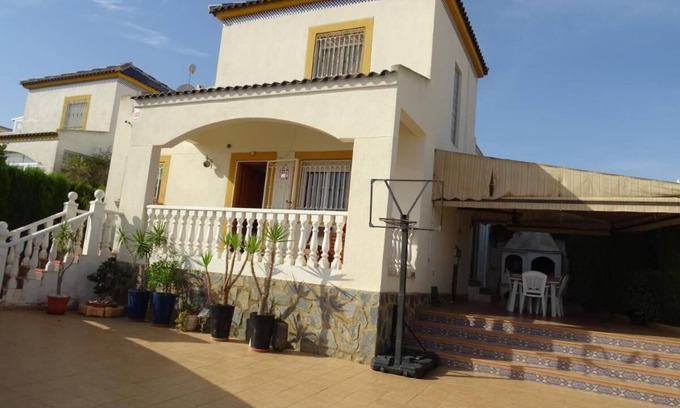 Los Balcones Ski Chalet | Villa Mirador de los Balcones with terrace, barbecue and community pool