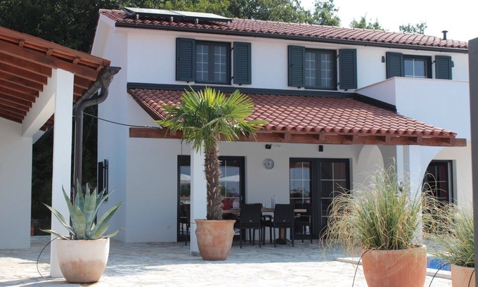 Brgod House | Villa mit Beheiztem Pool - Völlige Privatspähre