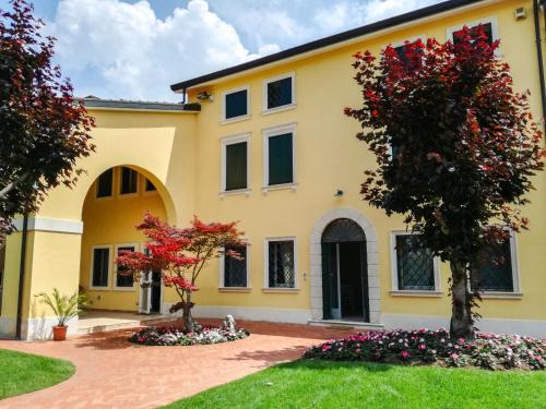 Cavalcaselle House | Villa Montenero