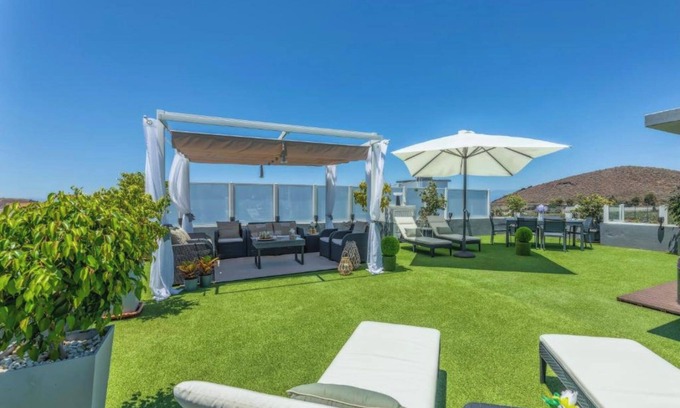 Los Llanos House | Villa Montserrat – A beautiful family villa of 280m2 with views of the volcanoes