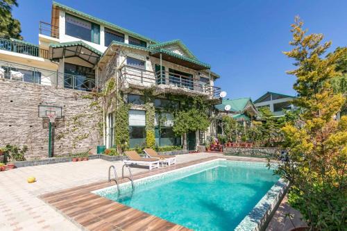 Kumarhatti House | Villa Mountain Crest Kasauli with Treehouse , Sundeck & Breakfast