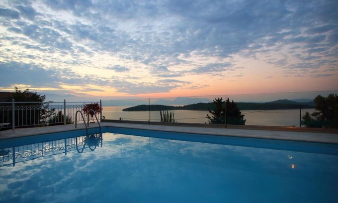 Perigiali Villa | Villa Myrtis