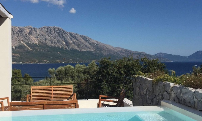 Aktio-Vonitsa Villa | Villa Mytikas. 3 Bed villa. Private heated pool & Jacuzzi. Sleeps 8. Seaview.