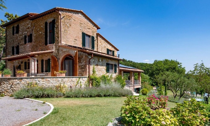 Montepulciano Villa | Villa Nobile - Walk to Town! Luxury in Montepulciano, Tuscany w/Pool & Spa!