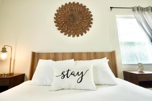 Crescent Beach Apartment | Villa Olivō -2BR Modern Luxury-River & Ocean Access