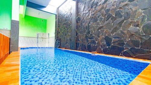 Oro Oro Ombo Villa | Villa Panderman Asri with Private Pool and Rooftop