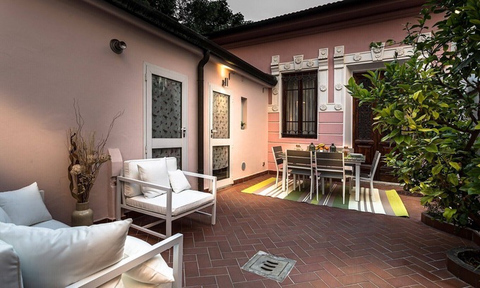 Viareggio Villa | VILLA PAOLA house close to the Beach in VIAREGGIO