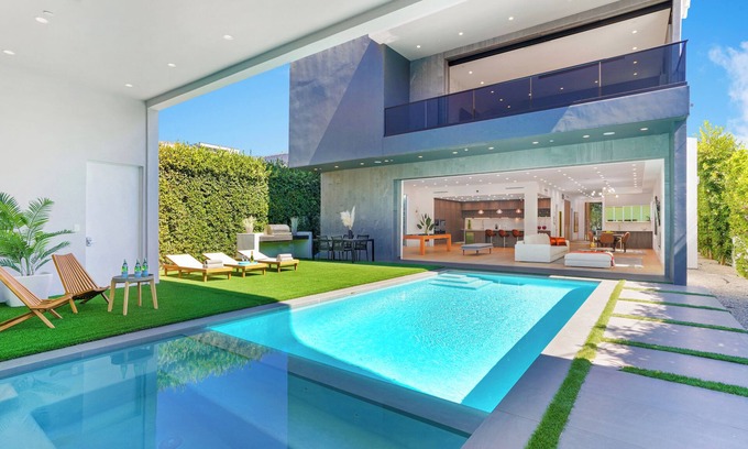 Beverly Hills Villa | Villa Pasha by LuxJB 🏆 16 Guests 🏆9 beds 🏆 Cinema & Gym