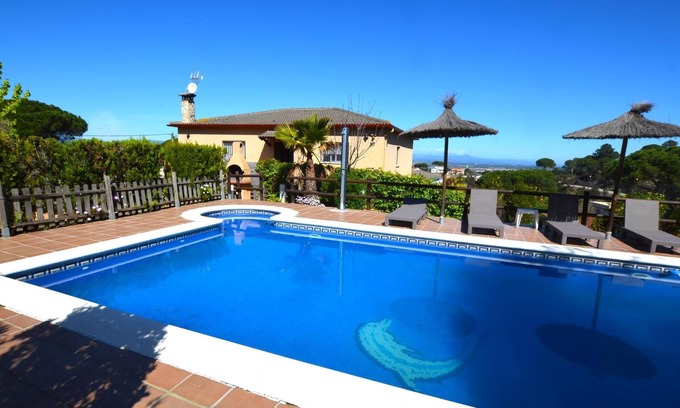 Mont Barbat Villa | Villa Pelican 8 people , 8 kms from Lloretde mar